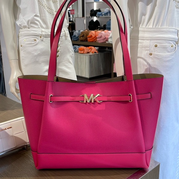 MICHAEL KORS
Reed Large Leather Belted Satchel Shoulder Handbag
Electric Pink - Picture 15 of 16